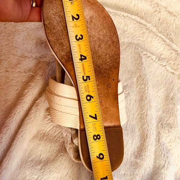 Tory Burch Amanda Flat Thongs  leather size 7 in grate shape With Box - Picture 7 of 9